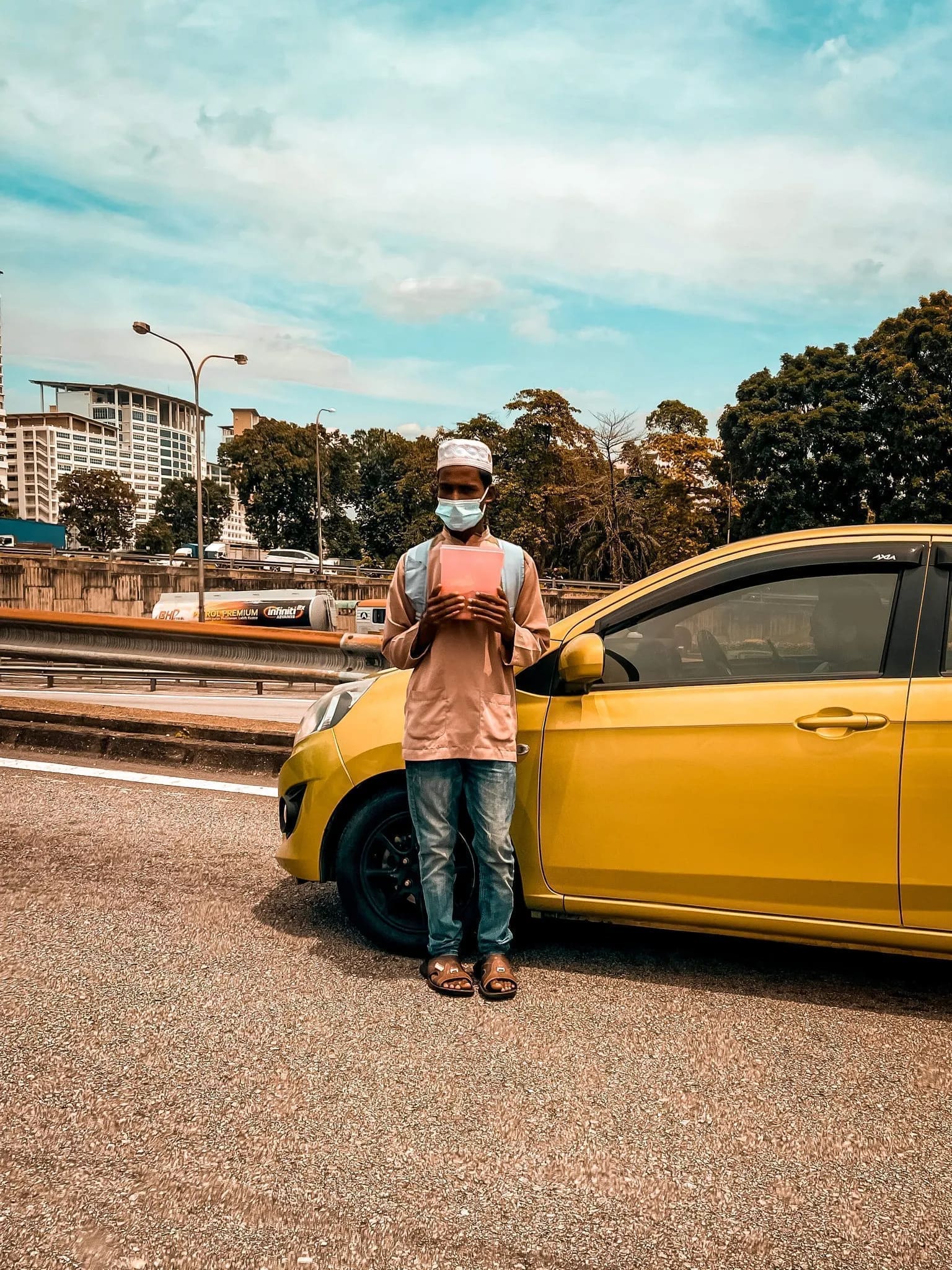 Traffic light beggar 2