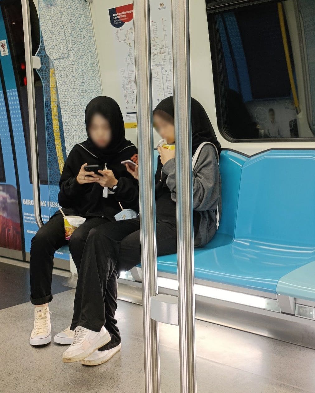 Rapidkl Chides Two M'Sians Who Were Caught Eating Hot Maggie Cup On Mrt | Weirdkaya Rapidkl chides two m'sians who were caught eating hot maggie cup on mrt | weirdkaya