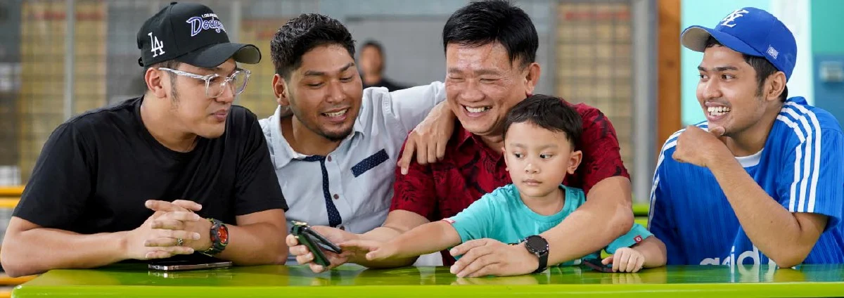 Michael Tong Wai Siong and his 3 Malay boys with grandchild