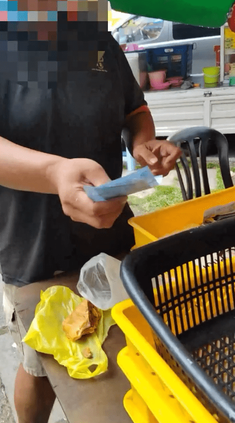 vendor is giving money to the customer
