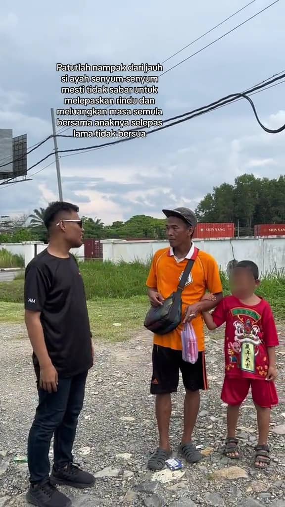 M'san influencer Saharuddin Amirullah talking to a father and his son