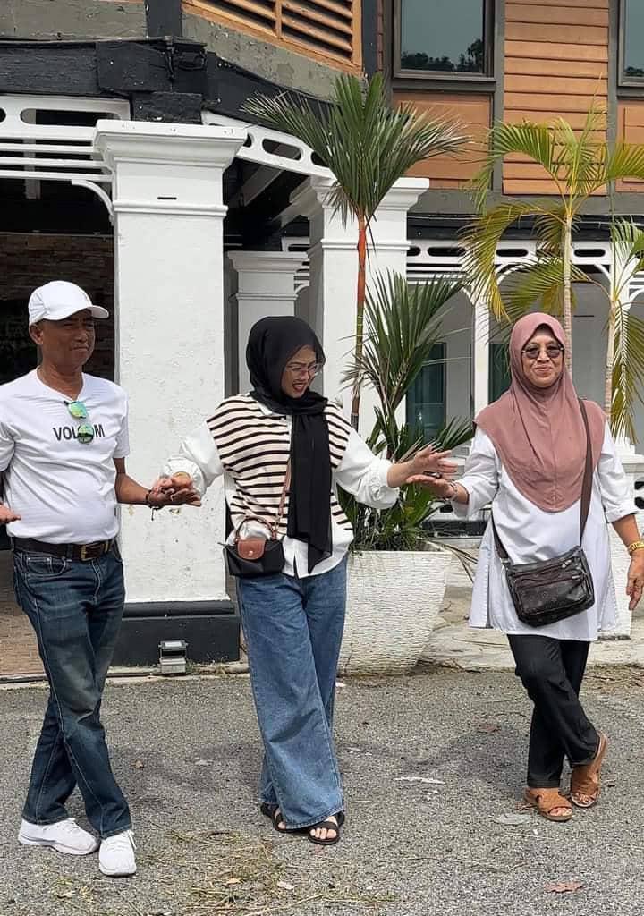 Msian woman and her parents doing TikTok trend video. 