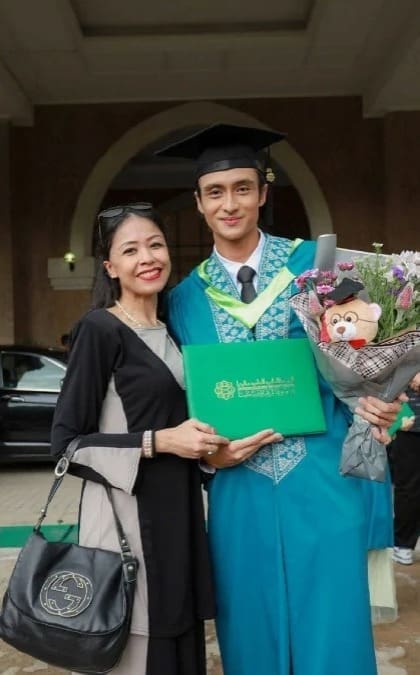 Fahd Mohd Fauzi with his mother after his graduation ceremony.
