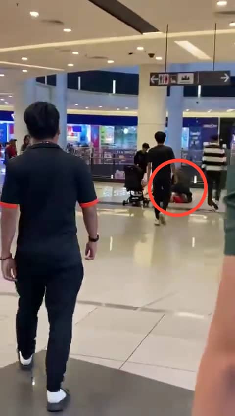 M'sian man seen allegedly choking woman at Johor mall