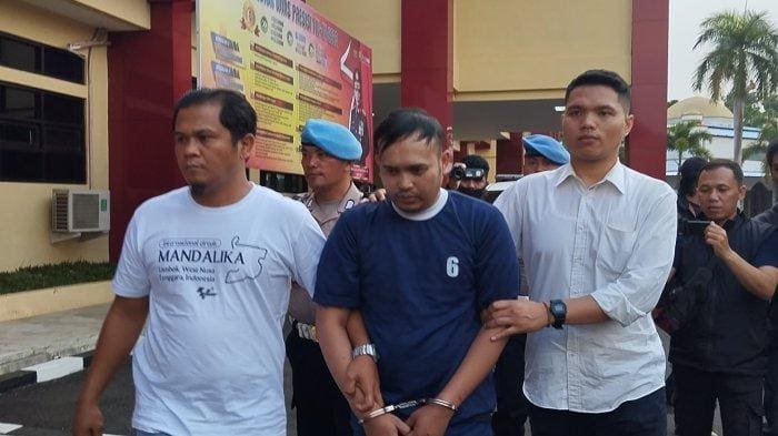 Man Fatally Stabs Friend After He Was Kicked Out Of WhatsApp Group