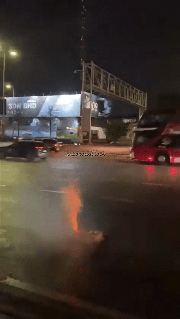 Man Sets Off Fireworks Along Roadside In Ampang, Claimed Customer Wanted Him To 'Test It Out'