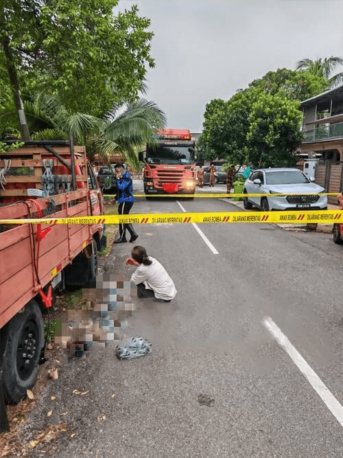 Woman crying beside body of man crushed between 2 vehicles
