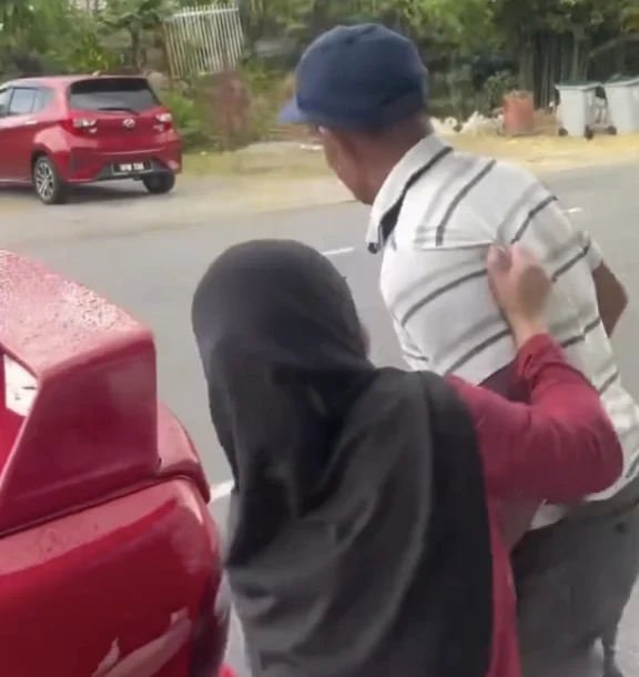 Woman Slaps Husband After Catching Him With Another Woman Outside Seremban Hotel
